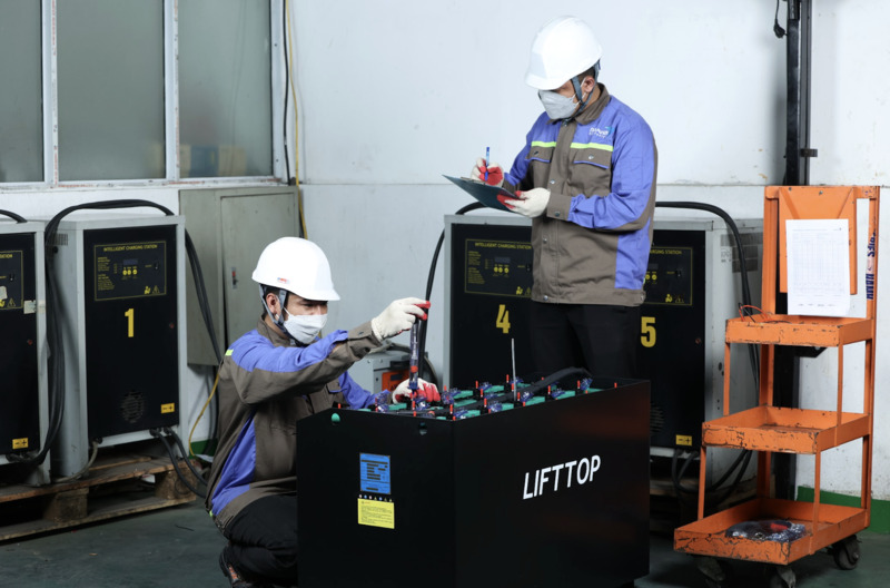 Công dụng của bình ắc quy axit chì LIFTTOP 